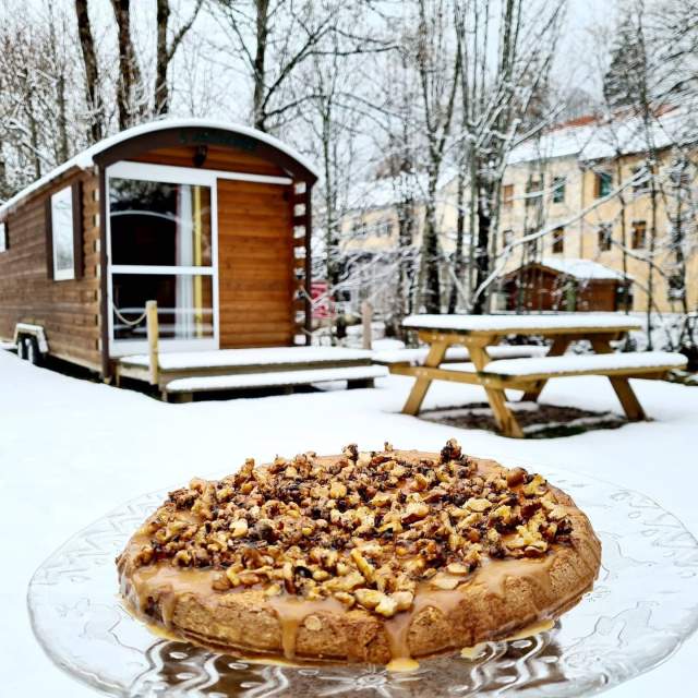 Roulotte hôtelière logement insolite en hiver, chauffage inclus - Auberge de la Riviere - 39460 Foncine-le-Haut<br />
 