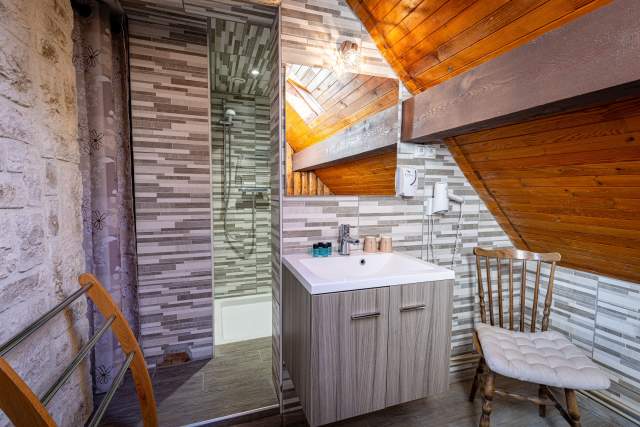 Salle de douche Chambre Quadruple - Auberge de la Riviere - 39460 Foncine-le-Haut