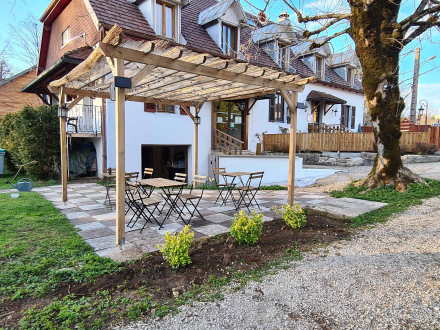 Hotel close to cross-country skiing trails, hiking, Haut-Jura · Auberge de la Rivière