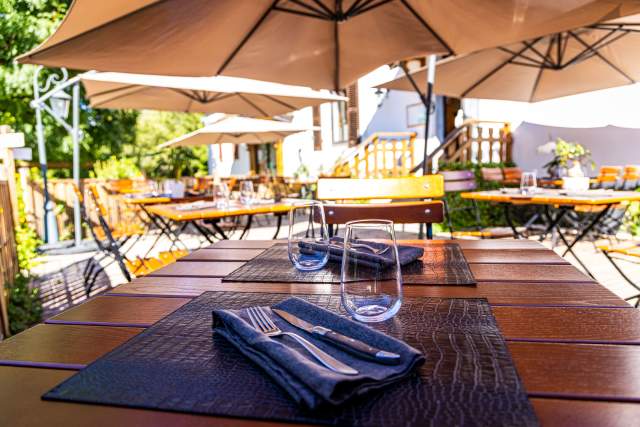 Terrase du restaurant - Auberge de la Rivière - Foncine-le-Haut 39460<br />
 